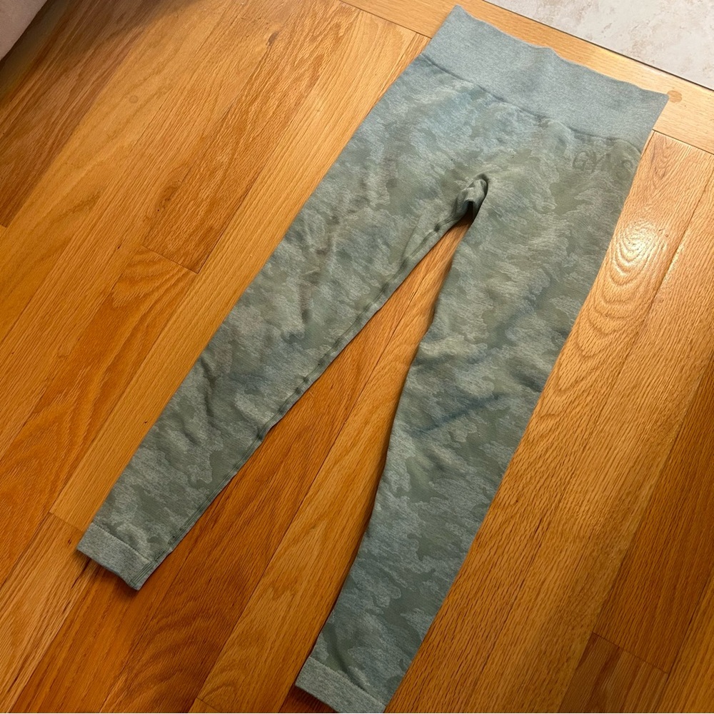 Gymshark camo green seamless scrunch booty leggings | S